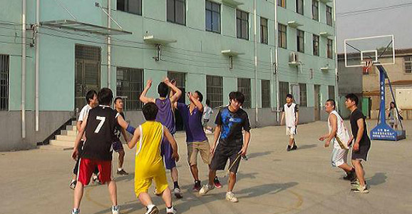 “五四青年节”，我们继承和发扬五四运动的光荣传统